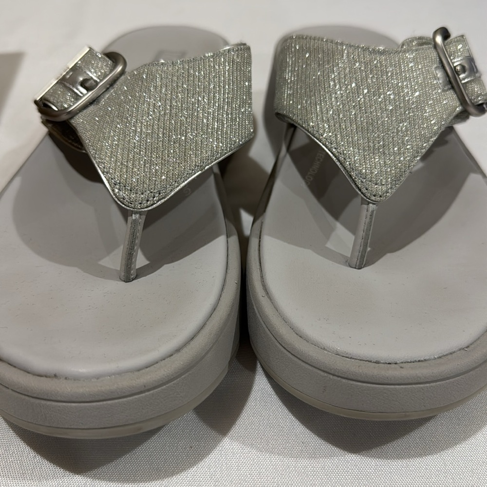 Fitflop size 7 Toe post silver - Picture 3 of 6